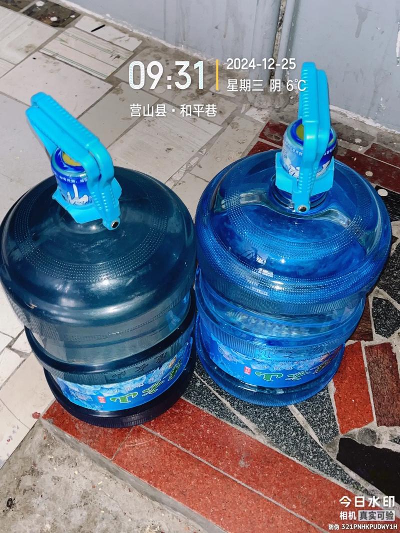 从送水员到网红 第353天，一桶水撬动的生活哲学